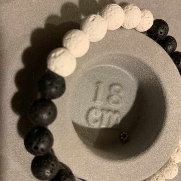 Lava beads bracelet - Picture 3 of 5